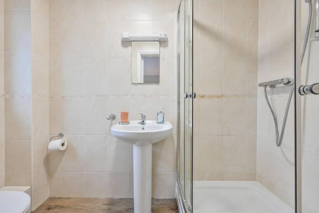 Spacious Sandbanks Apartment Near Beach And Bars With Free Parking Poole Exterior photo