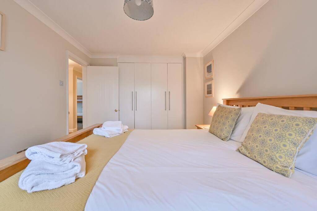 Spacious Sandbanks Apartment Near Beach And Bars With Free Parking Poole Exterior photo