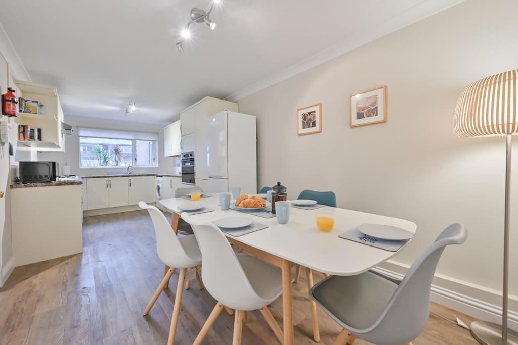 Spacious Sandbanks Apartment Near Beach And Bars With Free Parking Poole Exterior photo