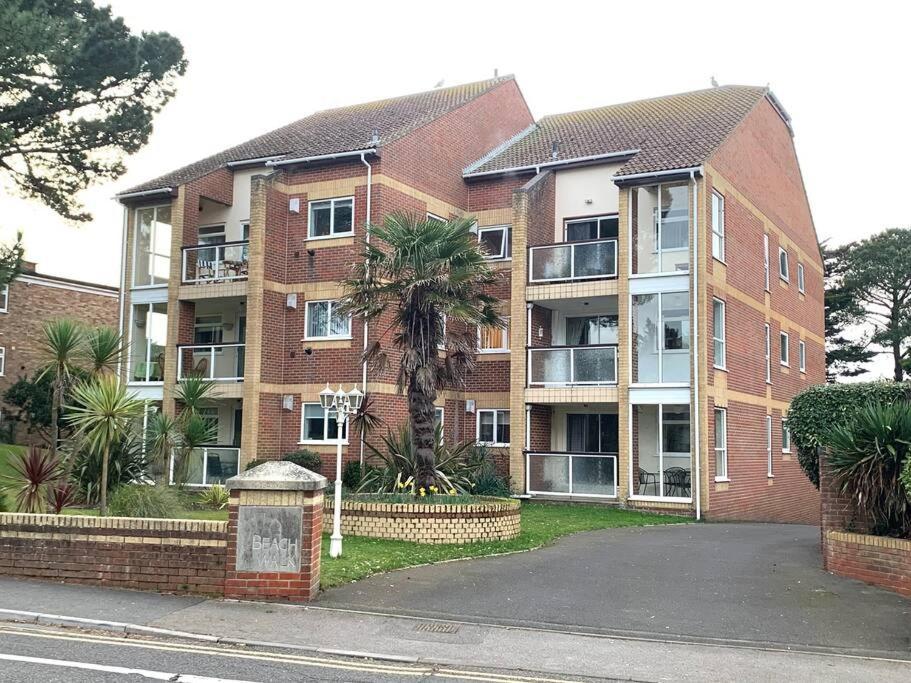 Spacious Sandbanks Apartment Near Beach And Bars With Free Parking Poole Exterior photo