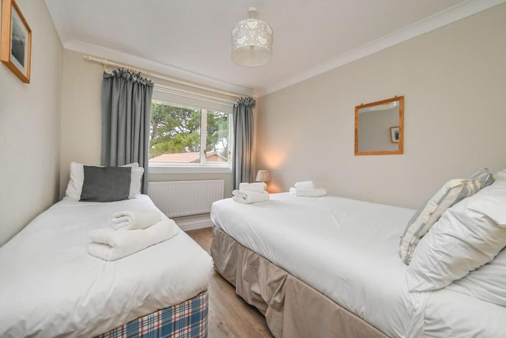 Spacious Sandbanks Apartment Near Beach And Bars With Free Parking Poole Exterior photo