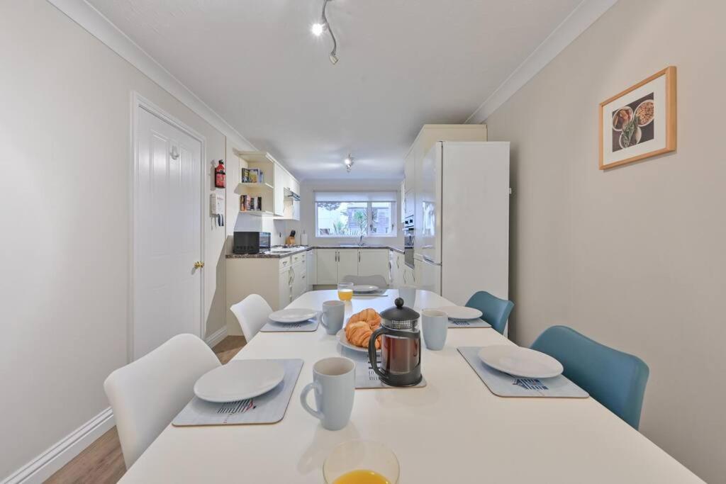 Spacious Sandbanks Apartment Near Beach And Bars With Free Parking Poole Exterior photo